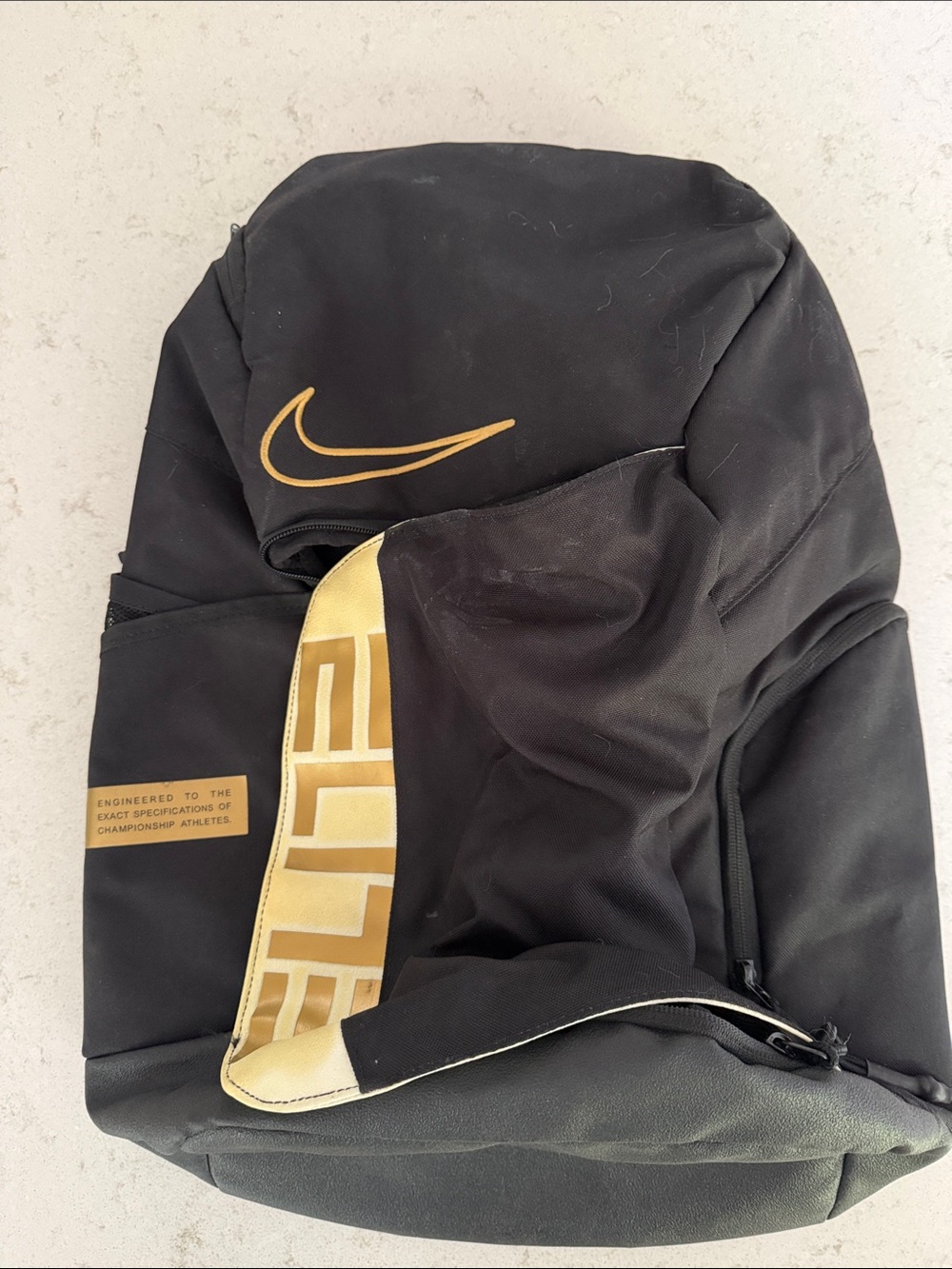 Nike Black and Gold Men's Backpack : front zipper issue